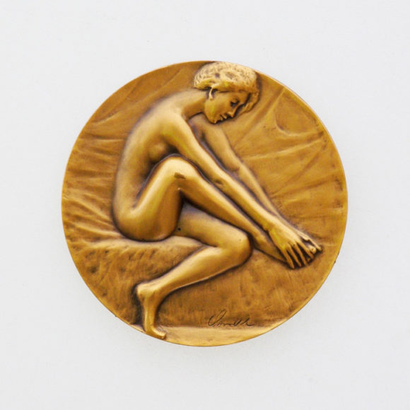 第11回 創作メダル彫刻展 記念メダル 「くつろぎ」