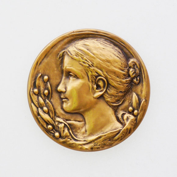 第18回 創作メダル彫刻展 記念メダル 「オリーブに包まれた女性像」