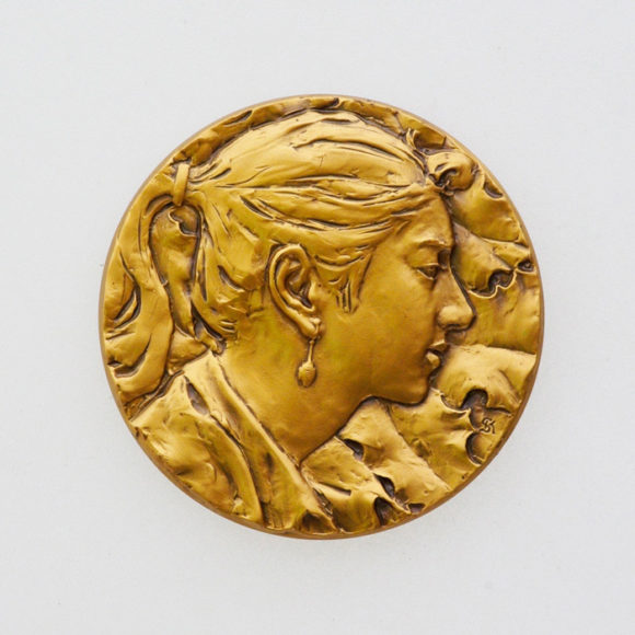 第24回 創作メダル彫刻展 記念メダル 「若い女性」